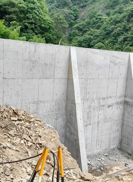 保定重力式挡土墙